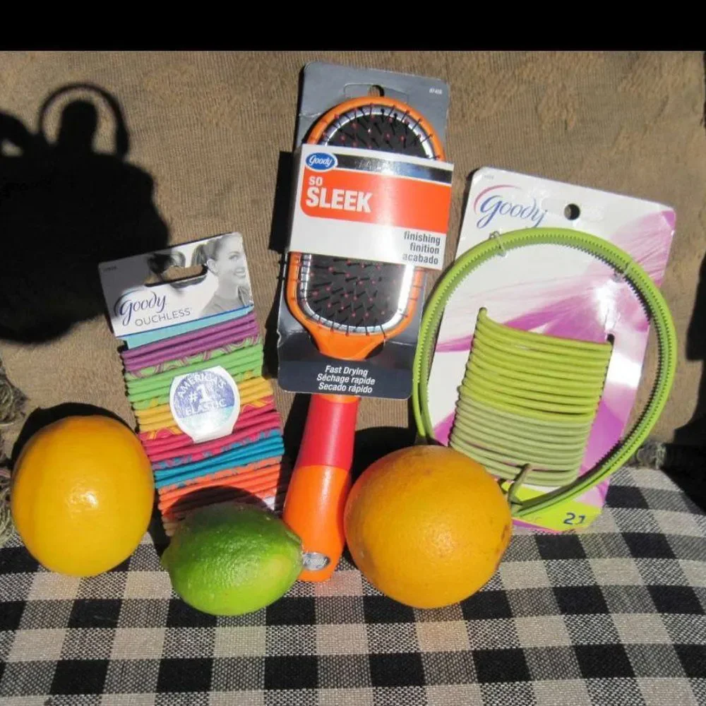 Citrus Twist Hair Accessory Set So Sleek Hair Brush Elastic Ponytailer Bands